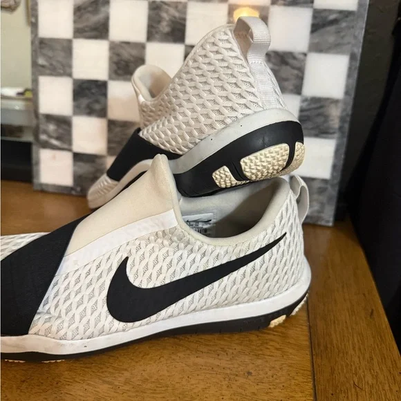 Nike Black and White Slip-On Shoes - Picture 2 of 7